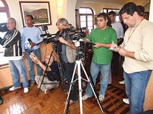 Imprensa acompanha a entrevista coletiva - Clique para ampliar - Foto: Portal Terê