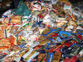Toneladas de alimentos recolhidos na Feport 2012 - Clique para ampliar - Foto: Portal Ter