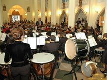 O pblico lotou a Matriz de Santa Teresa para assistir o concerto da Orquestra da UCAM na edio especial do Msica na Matriz - Foto: Marco Esteves