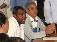 Ilkimar Santos (centro) afirma que paralisao continua - Clique para ampliar - Foto: Portal Ter