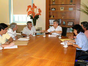 Prefeito Jorge Mario em reunio com representantes do CIC e da Secretaria de Cincia e Tecnologia. Foto: AssCom