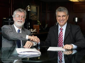 Prefeito Jorge Mario e Presidente do TJRJ assinam protocolo de intenes para construo de novo Frum - Divulgao