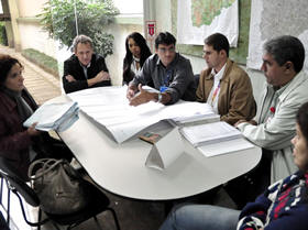 Representantes da Secretaria de Planejamento se renem com equipe tcnica da CEG-Rio - Foto: Roberto Ferreira