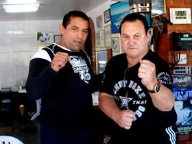 Srgio Buffara (dir.) com o lutador Bita que hoje vive em Abu Dabi - Foto: Davi Almada
