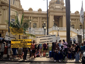 Manifestantes em frente ao Palcio Guanabara, no foram recebidos pelo Governador. Foto: Agncia O Globo