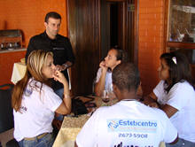 Sec. Michel Al Odeh conversa com funcionrios da Prefeitura do Rio - Foto: Roberto Ferreira