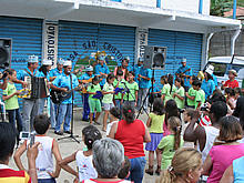 Calango apresentado pelos alunos da Escola Maria Mendes, de Cruzeiro, acompanhados da Folia de Reis Estrela Guia - Foto: Marco Esteves