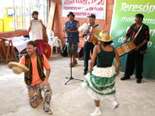 Apresentao do projeto Cultura de Raiz para a comunidade do 2 Distrito - Foto: Marco Esteves