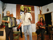 Borginhos, Moacir Avelar e Patricia Arajo (Z Luis ao fundo) - Foto: Cludio Furtado