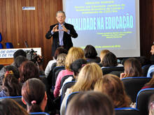 Doutor em Educao, Arnaldo Niskier esteve em Terespolis para palestrar sobre Educao com Qualidade - Foto: Roberto Ferreira