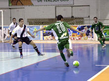 Comary/PMT amplia o contra-ataque e vence o Vasco por 3x2 no Estadual de Futsal - Foto: Roberto Ferreira
