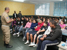 Equipe da Secretaria de Segurana Pblica faz palestras em escolas municipais para alertar sobre os riscos da poluio sonora - Foto: Marco Esteves