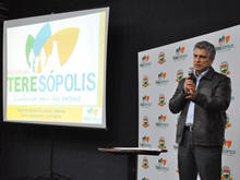 Prefeito Jorge Mario comenta objetivos do plano de revitalizao da Av. Lcio Meira - Foto: Roberto Ferreira