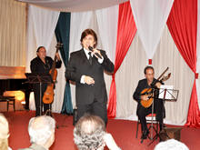 Fado com os msicos Srgio Alcntara (violo seis cordas) e Victor Lopez (guitarra portuguesa) e o cantor Mrcio Gomes - Foto: Divulgao Unifeso