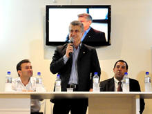 Prefeito Jorge Mario discursa na festa de formatura do Planseq Turismo - Foto: Roberto Ferreira