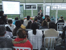 Secretria Denise Lobato explica sobre a dinmica da plenria para os participantes - Foto: Roberto Ferreira