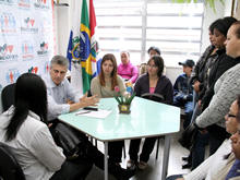 Prefeito Jorge Mario recebe conselhos escolares do Lino Oroa, Hermnia Josetti e Governador Portella - Foto: Marco Esteves