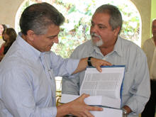 Prefeito Jorge Mario com o Secretrio Estadual de Interior Luiz Srgio Guerra Diniz - Foto: Marco Esteves