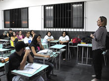Leika Galletti conversa com alunos do ProJovem Trabalhador - Foto: Roberto Ferreira