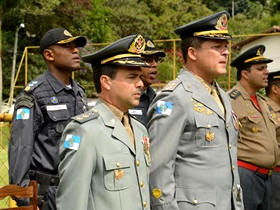 Comandantes Flavio Castro (esq.) e Jos Ricardo Leal de Oliveira (dir.) - Foto: Marco Esteves