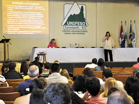 A promotora de justia Dra. Anaza Malhardes falou sobre os efeitos jurdicos - Foto: Unifeso