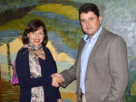 Prefeito Arlei e a embaixadora Tatjana Gjonaj - Foto: Jeferson Hermida