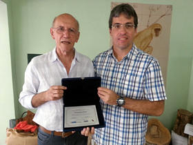 O primatlogo Alcides Pissinatti com o professor Andr Martins, coordenador de Medicina Veterinria do Unifeso - Foto: Unifeso