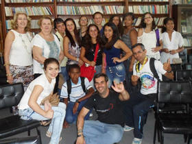 Alunos e professores da Escola Alcino Francisco da Silva - Foto: Marcelo Ferreira