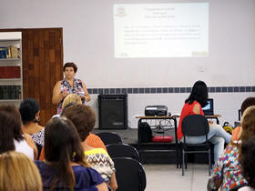 A professora Ftima Machado pretende envolver toda a sociedade na discusso do PME - Foto: Marcelo Ferreira