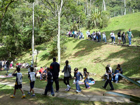 Estudantes e familiares de escola visitam o Parque. Foto: Roberto Ferreira