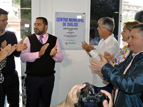 Placa de inaugurao do Centro de Dilise de Terespolis - Foto: Marcelo Rosa