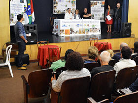 Entrega da carteira profissional rene artesos na Prefeitura - Foto: Marcelo Roza