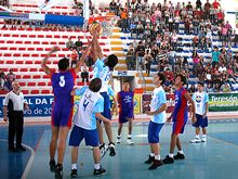 Jogo de basquete masculino entre os times do Colgio Estadual Edmundo Bittencourt e George March - Foto: Alexandre Costa