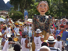 Seguran�a e muita alegria no Carnaval de Teres�polis - Foto: Portal ter�