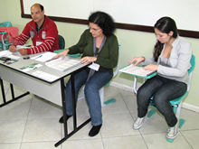 Mes�rios da Se��o 17. Dedica��o e aten��o com os eleitores. Clique para ampliar - Foto: Portal Ter�