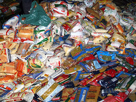 Toneladas de alimentos recolhidos na Feport 2012 - Clique para ampliar - Foto: Portal Terê