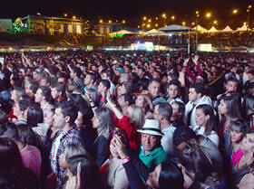 Bom pblico, apesar dos atrasos - Foto: Jeferson Hermida