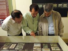 Secretários e Prefeito observam a exposição - Clique para ampliar - Foto: Cláudio Furtado