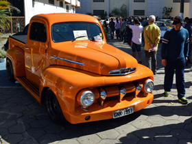 Carros antigos - Foto de arquivo PMT