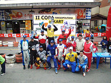 No podio, os vencedores da II Copa Teresopolitana de Kart, acompanhados do Secretrio de Esporte de Terespolis, Leandro Aschar - Foto: Roberto Ferreira