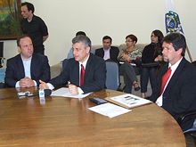 Sec. de Comunicao Social Rolf Danziger, Prefeito Jorge Mario e Sec. de Fazenda Paulo Troncoso - Clique para ampliar - Foto: Portal Ter