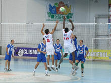 Partida de vlei masculino da Olimpada dos Bairros - Foto: Marco Esteves