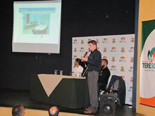 Oficial Leonardo explica como funcionam as simulaes - Clique para ampliar - Foto: Portal Ter
