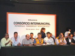 Diversas autoridades apoiaram o lanamento do consrcio - Foto: Portal Ter