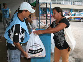 Muitas pessoas ainda necessitam das cestas bsicas.