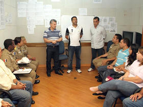 Posse do secretrio Da Luz (em p  direita) - Foto: Marco Esteves