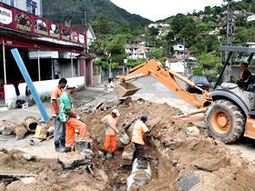 Troca de tubulaes - Foto: AssCom