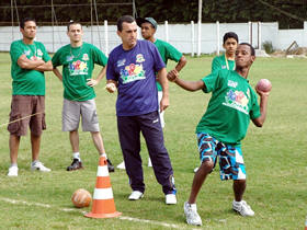 Deficientes auditivos na prova de arremesso de pelota - Foto: Marco Esteves