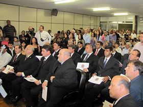 Na cerimnia foram diplomados os 12 vereadores eleitos no ltimo pleito e seus 24 suplentes - Clique para ampliar - Foto: Portal Ter