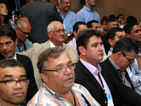 Arlei ao lado dos Prefeitos do Estado - Foto: Marco Esteves